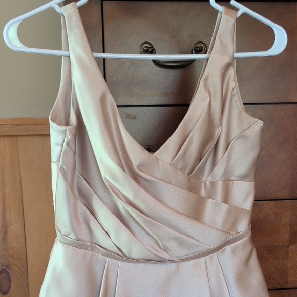Elegant Cream Sleeveless Dress - Picture 7 of 11